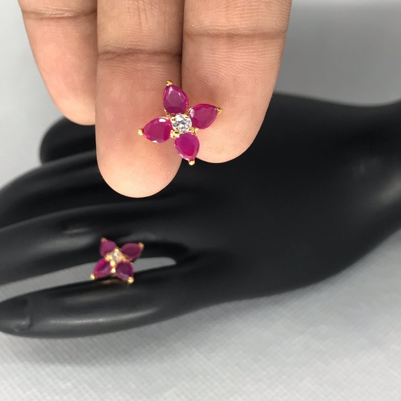 @staga Jewelry - Clover Me Earrings- 1 pair / CODE: ER 75